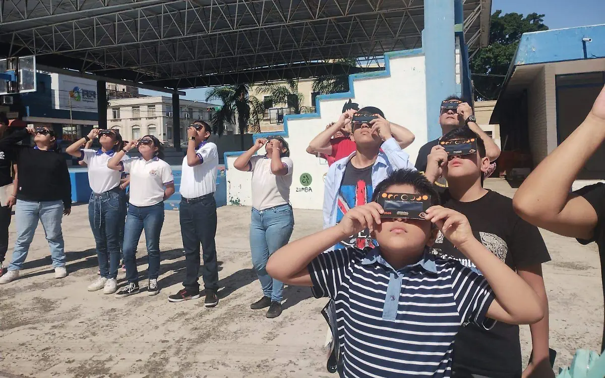 Así se preparan los estudiantes de Tampico para observar el eclipse solar total del 8 de abril Paulo Monsiváis (4)